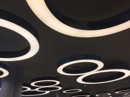 Round,Lamps,In,The,Mall