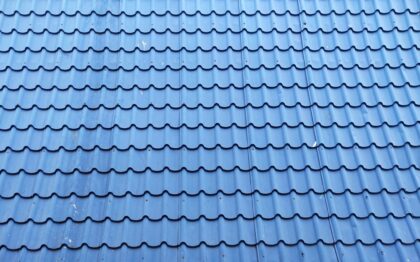 The,Bright,Blue,Roof,Tiles,Reflect,The,Sunlight,,Looking,Beautiful.