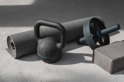 Kettlebell,And,Yoga,Mat,On,The,Floor,At,Home.,Gym