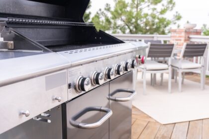 Clean,Six-burner,Gas,Grill,Ready,For,Summer,Grilling.