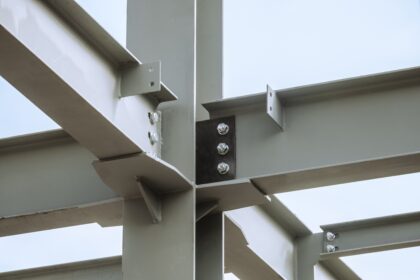 Mounting,Bolted,Connection,Of,Steel,Beams,Before,Welding.,Metal,Construction