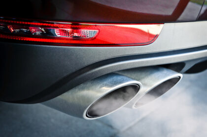 Close,Up,Of,A,Car,Dual,Exhaust,Pipe