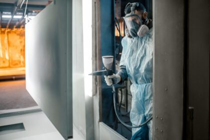 Painter,In,Protective,Wear,Paints,Metal,Products,With,Powder,Paint.